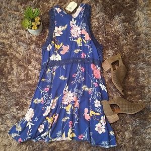 Wonderly blue floral back key hole dress